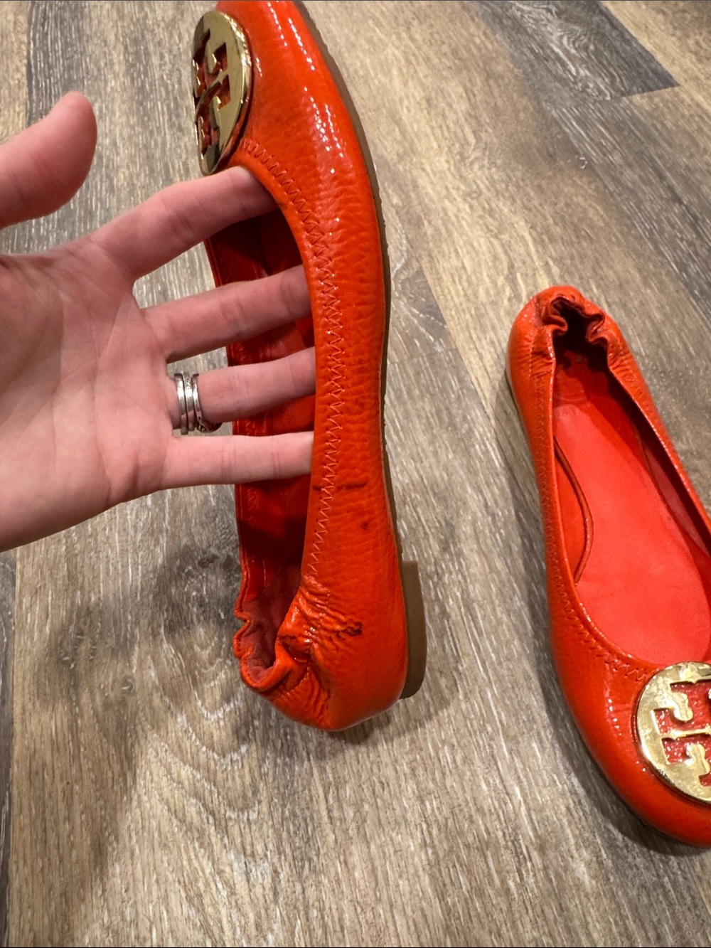Tory Burch Reva Ballet Flat Women’s 8M Gold Logo Lobster orange Leather solid - Picture 2 of 7